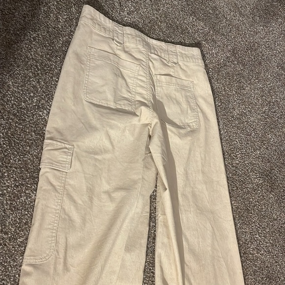 Time and Tru Women's Wide Leg Corduroy Cargo Pants, 30" Inseam, 8 natural tan - Picture 10 of 10